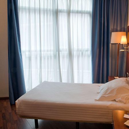 Best Western Hotel Mediterraneo Castelldefels Rum bild