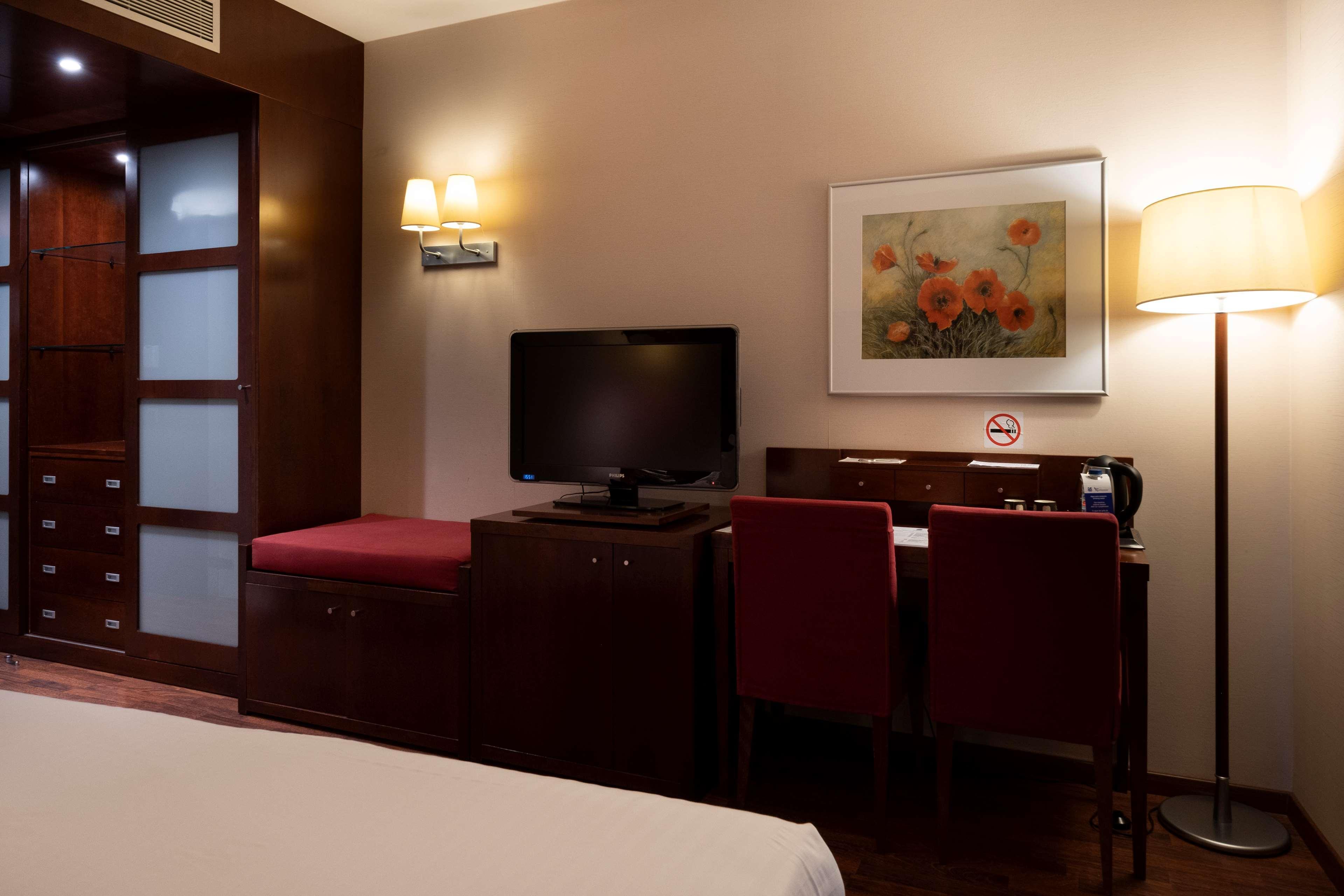 Best Western Hotel Mediterraneo Castelldefels Exteriör bild